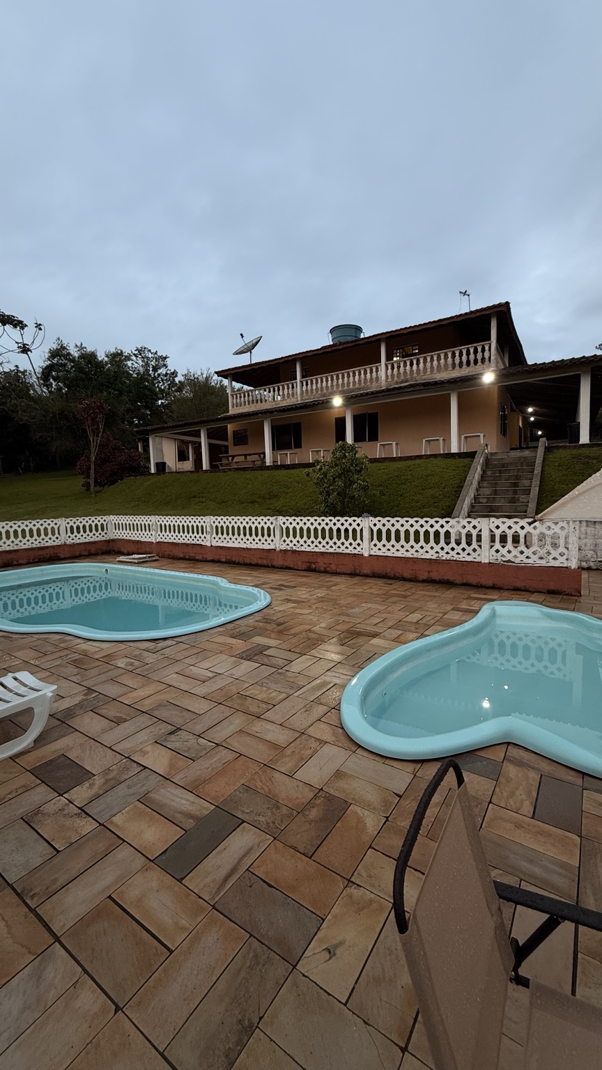 As duas piscinas do sítio